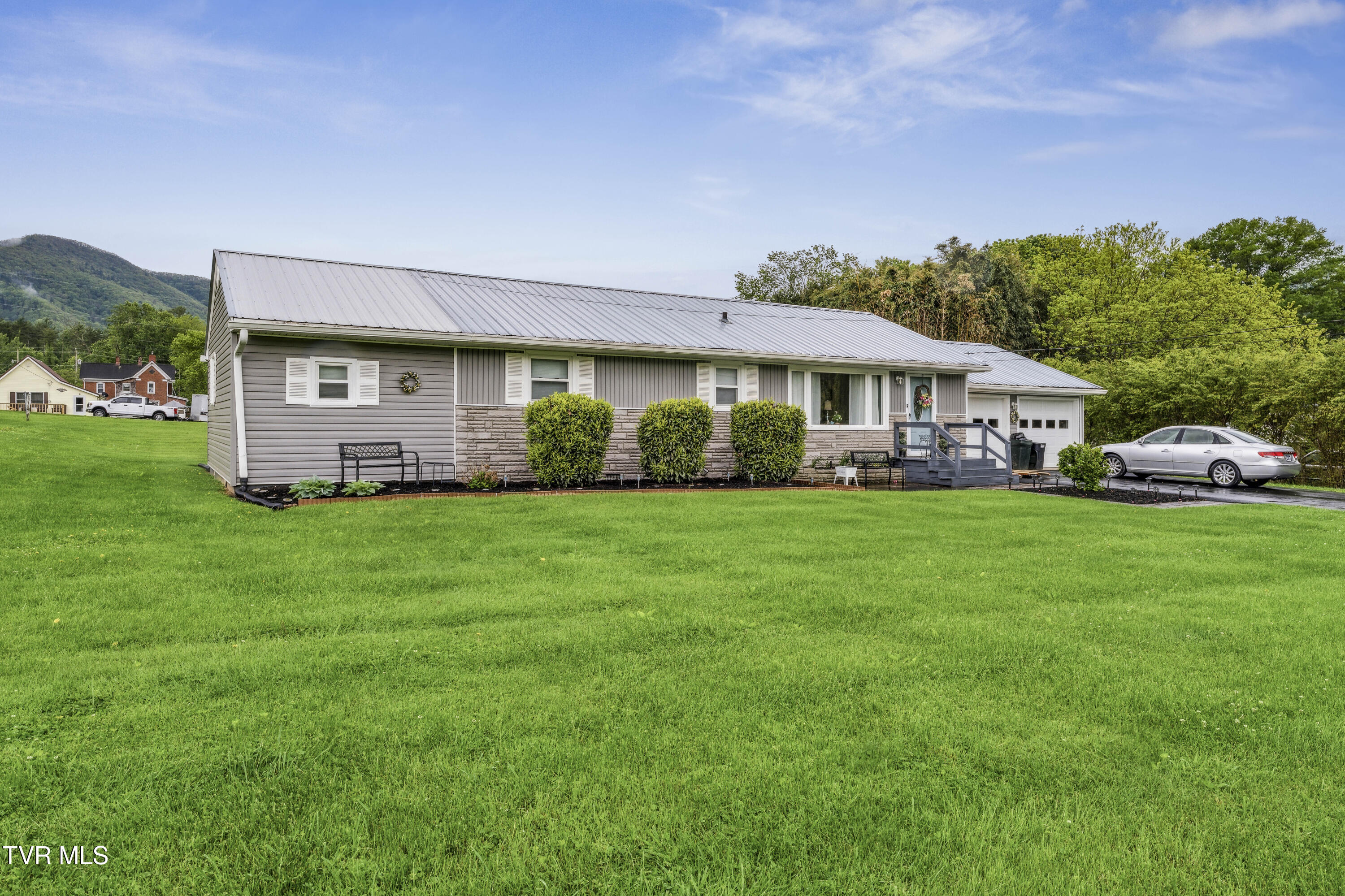 410 Crook Street Street, Hampton, Tennessee image 3