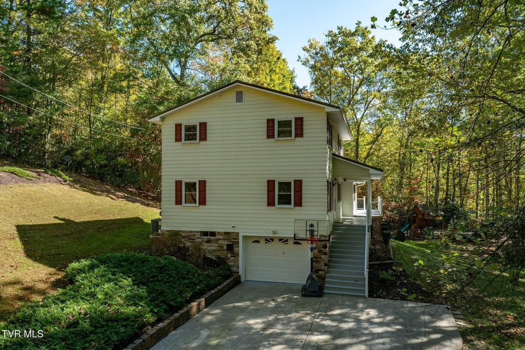 Photo of 2028 Shingletown Road, Mountain City, TN 37683 (MLS # 9986914)