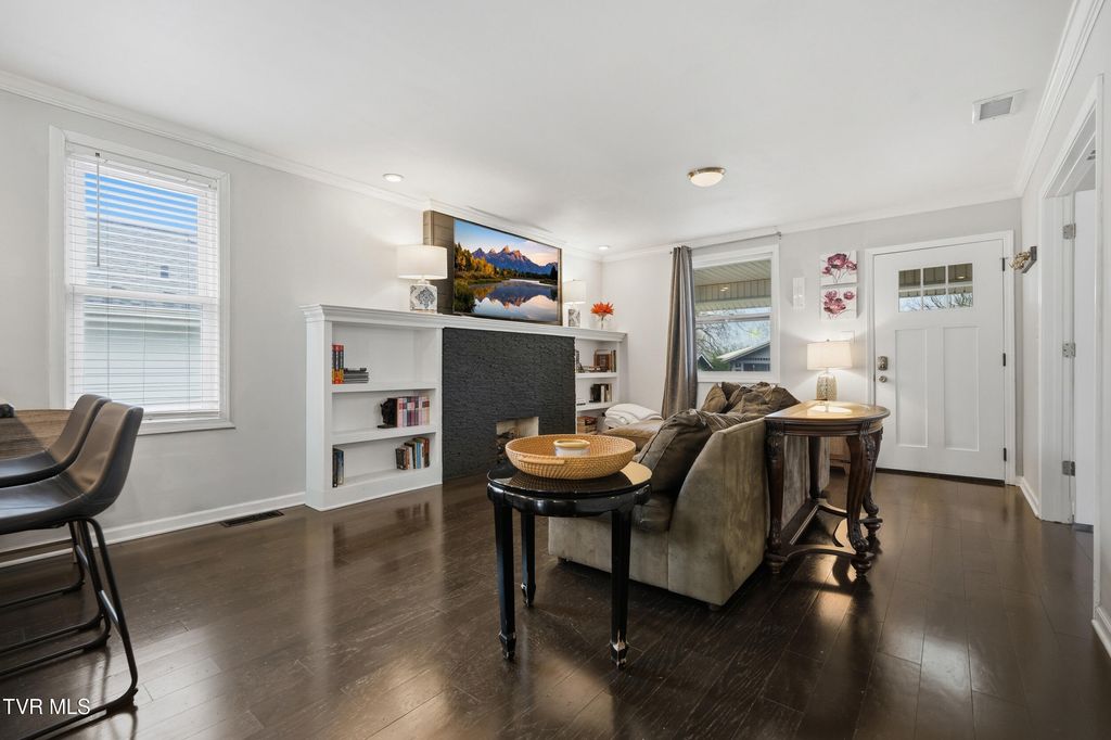 Photo of 916 Hillcrest Drive, Johnson City, TN 37604 (MLS # 9992574)