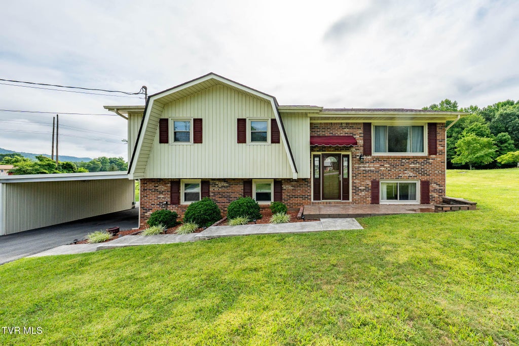 Photo of 231 Pine Laurel Circle, Bluff City, TN 37618 (MLS # 9997614)