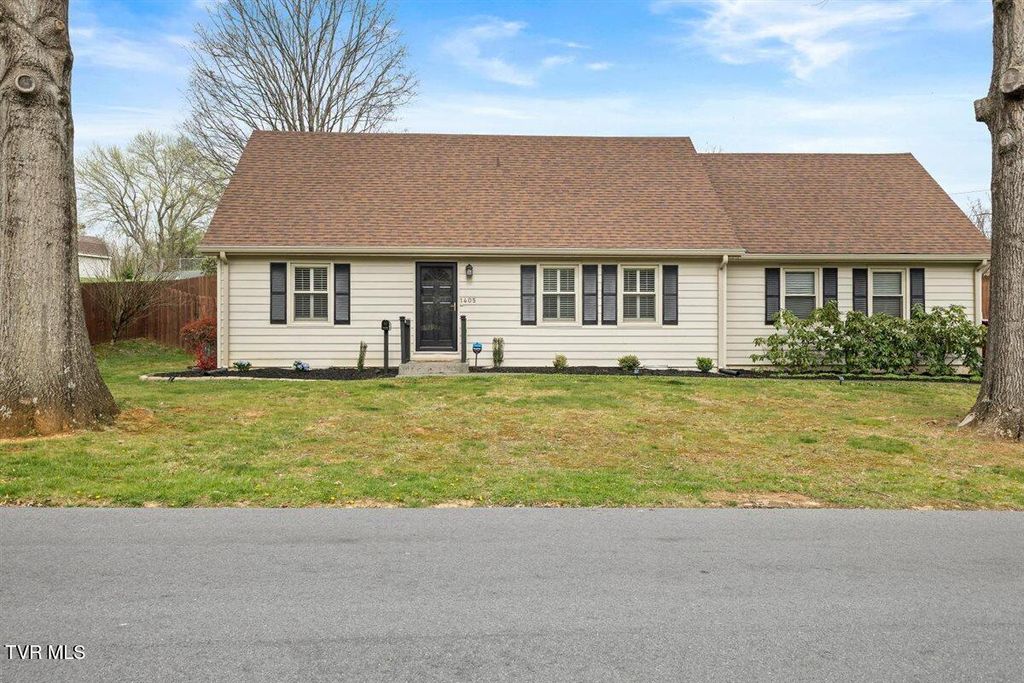 Photo of 1405 Woodmont Drive, Johnson City, TN 37601 (MLS # 9993215)