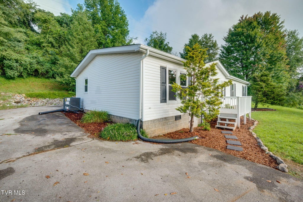 Photo of 14181 Middle Pointe Court, Abingdon, VA 24210 (MLS # 9999827)