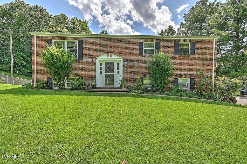 Photo of 116 Regency Drive, Rogersville, TN 37857 (MLS # 9998182)