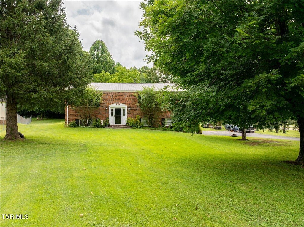 Photo of 116 Regency Drive, Rogersville, TN 37857 (MLS # 9998182)