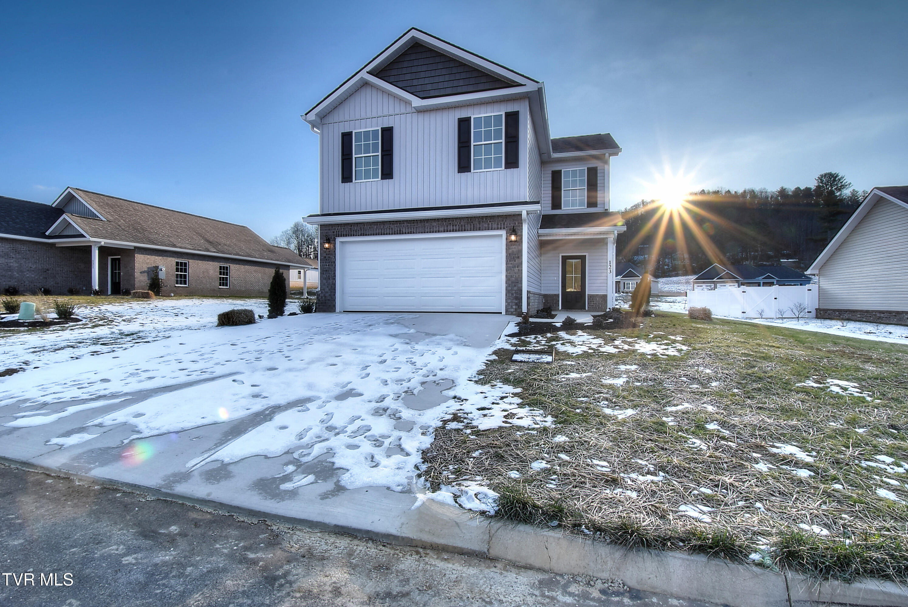 134 Ervin Loop, Erwin, Tennessee image 2