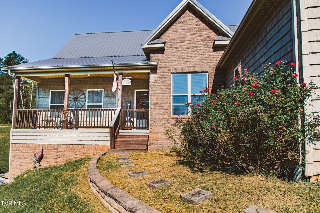 Photo of 948 Chestnut Grove Road, Dandridge, TN 37725 (MLS # 9990166)