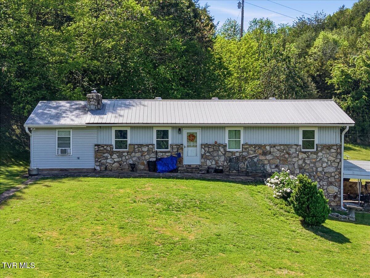 285 Matthews Lane