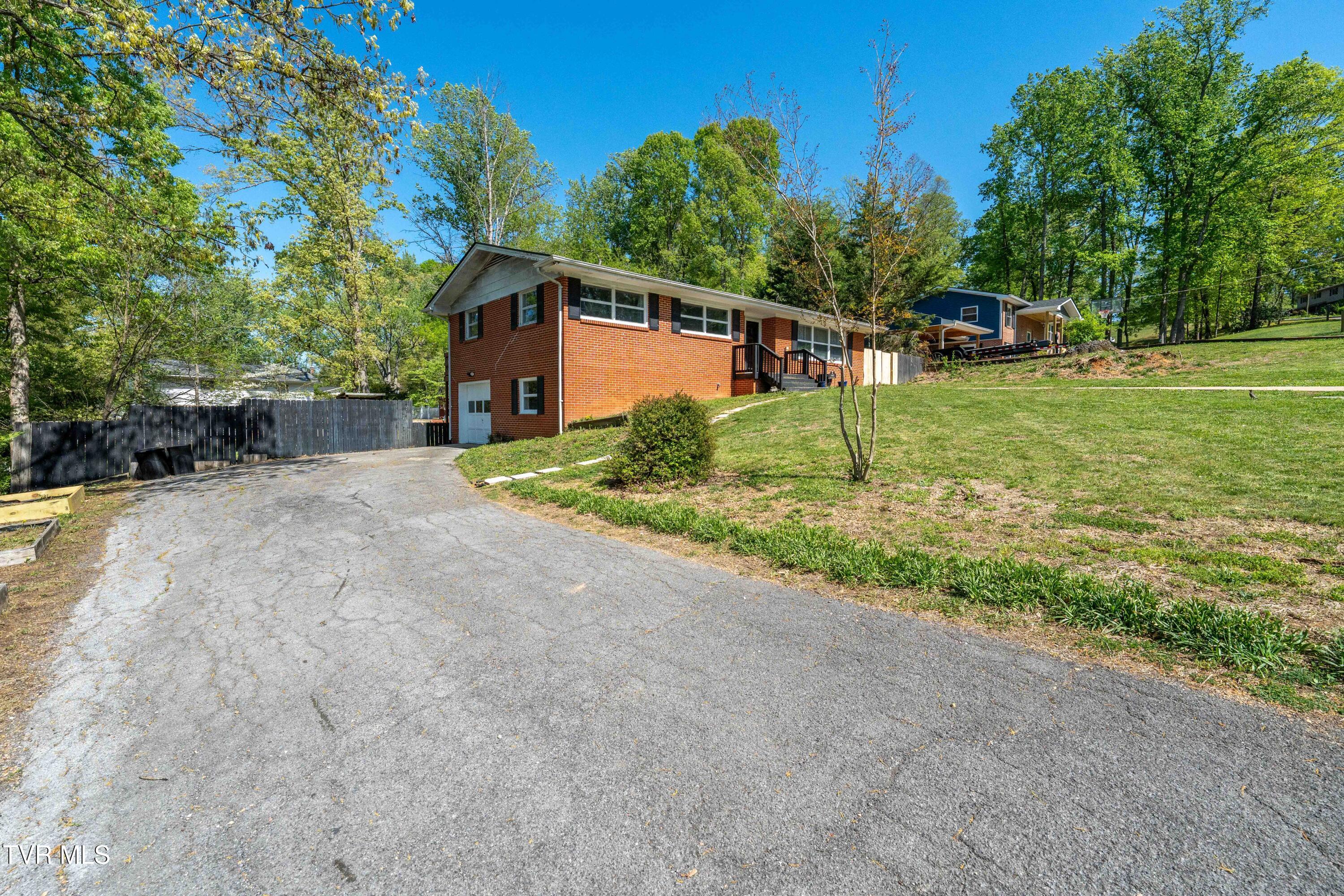 1405 Brentwood Drive