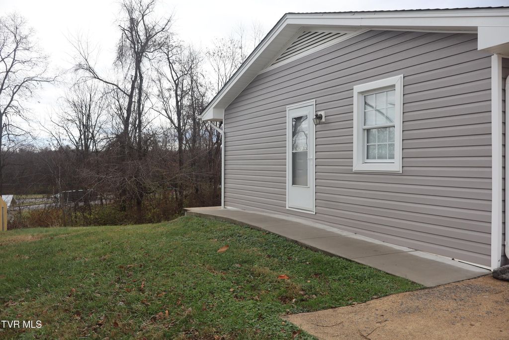 Photo of 1207 Woodside Drive, Johnson City, TN 37604 (MLS # 9988732)