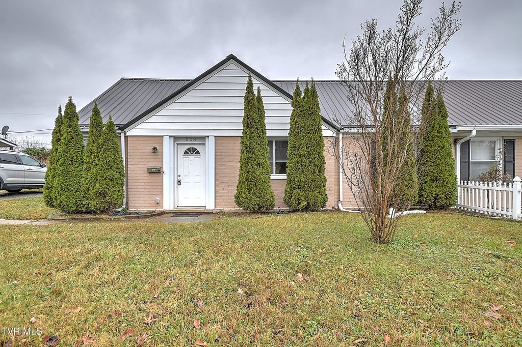 Photo of 508 Clinchfield Street, Kingsport, TN 37660 (MLS # 9989071)