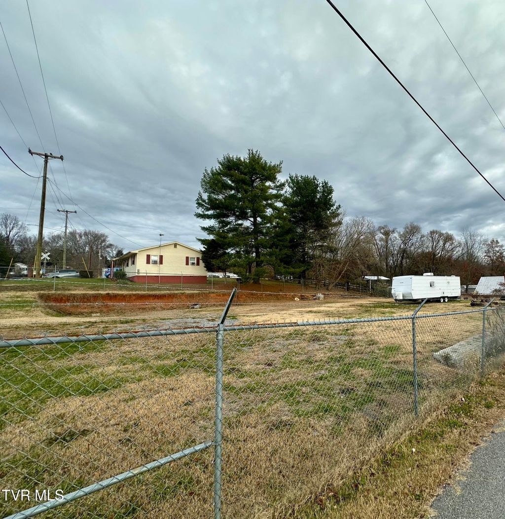 Photo of 108 Inca Drive, Mount Carmel, TN 37645 (MLS # 9988437)