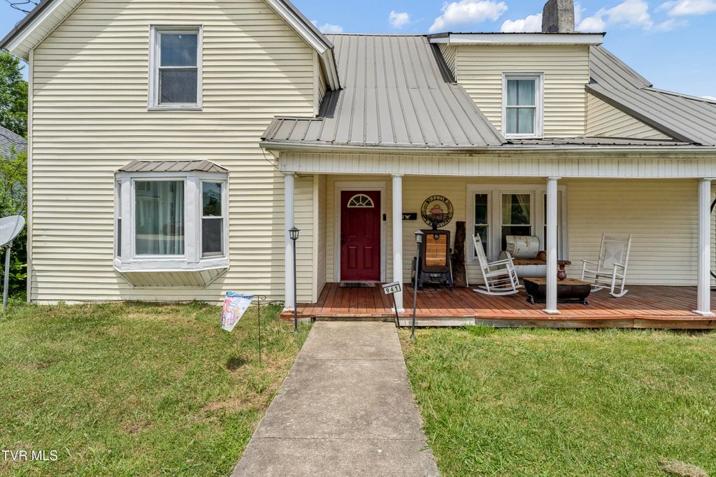 Photo of 941 Windsor Avenue, Bristol, TN 37620 (MLS # 9996533)