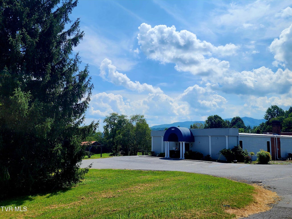Photo of 2809 Walnut Street, Johnson City, TN 37604 (MLS # 10000778)