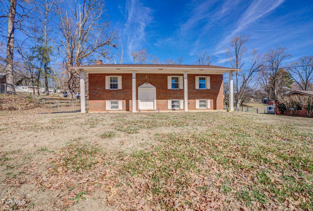 Photo of 1806 Dellwood Circle, Greeneville, TN 37745 (MLS # 9991476)