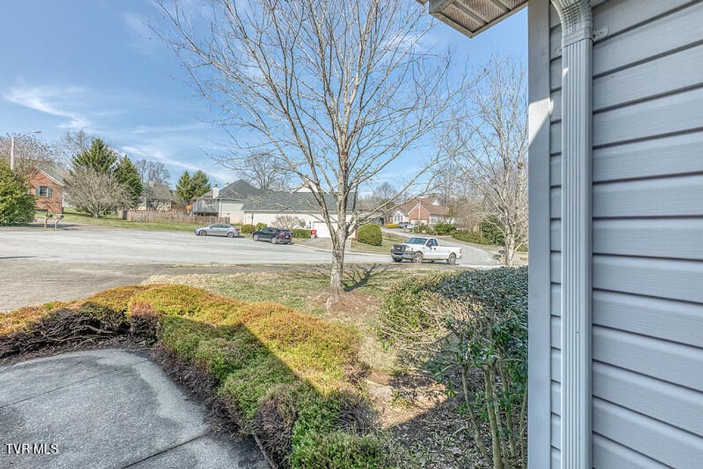 Photo of 8 University Place, Johnson City, TN 37604 (MLS # 9992422)