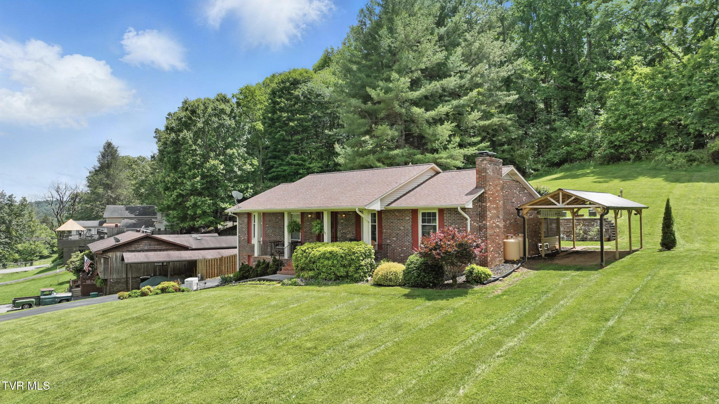 5009 Surrey Drive, Kingsport, Tennessee image 3
