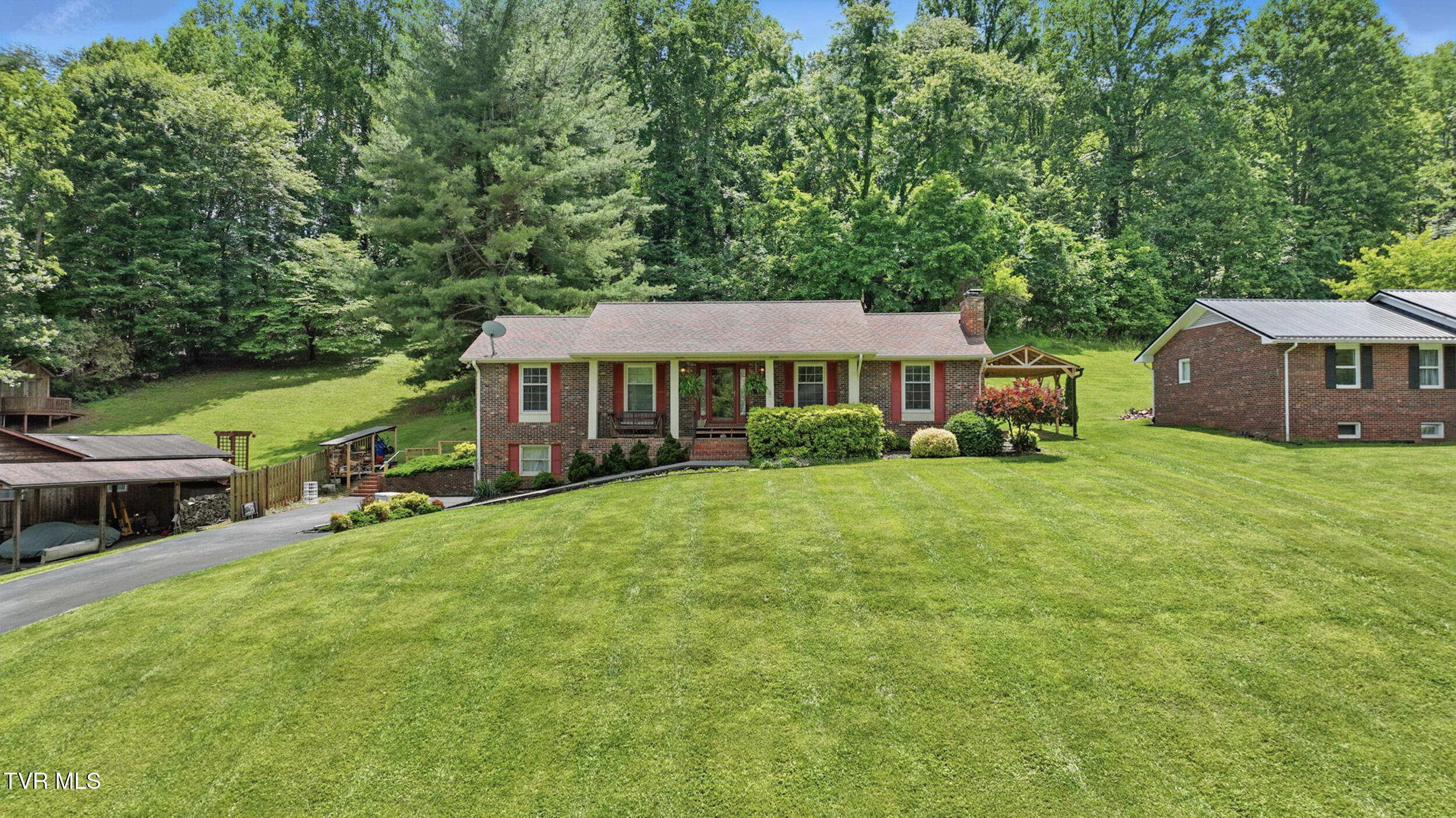 5009 Surrey Drive, Kingsport, Tennessee image 2