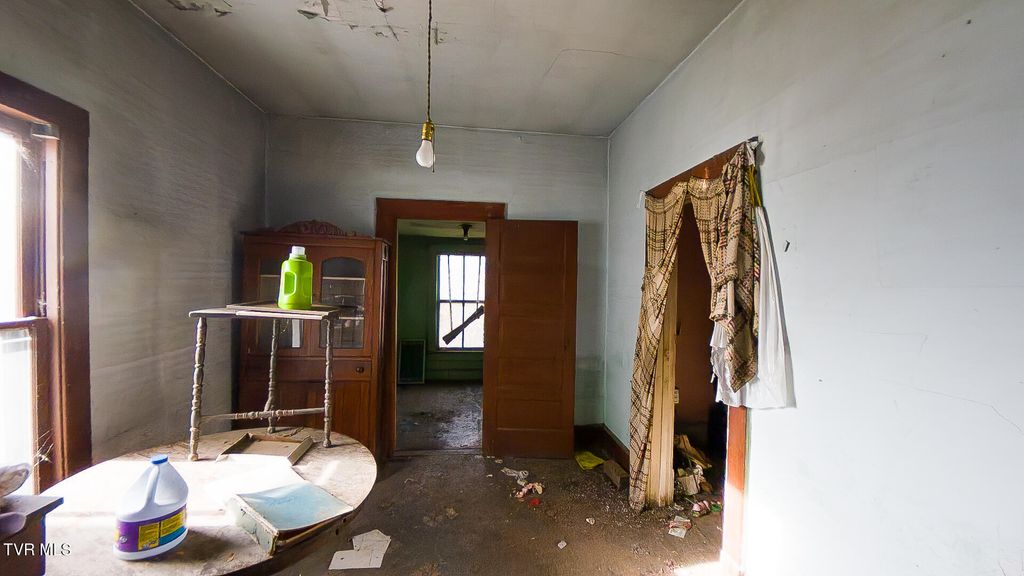 Photo of 104 Lakeview Street, Bristol, TN 37620 (MLS # 9989777)