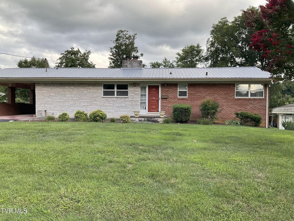 Photo of 104 Royce St Street, Greeneville, TN 37743 (MLS # 9984153)