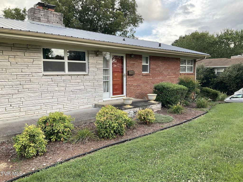 Photo of 104 Royce St Street, Greeneville, TN 37743 (MLS # 9984153)