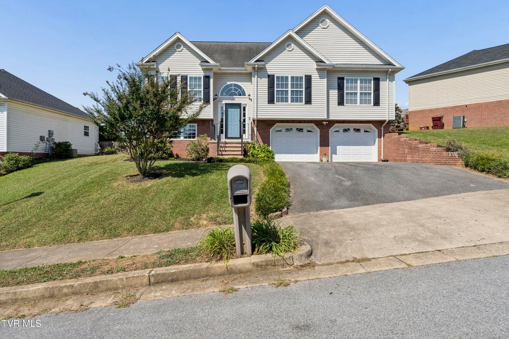 Photo of 17 Taylor Ridge Court, Johnson City, TN 37601 (MLS # 10000646)