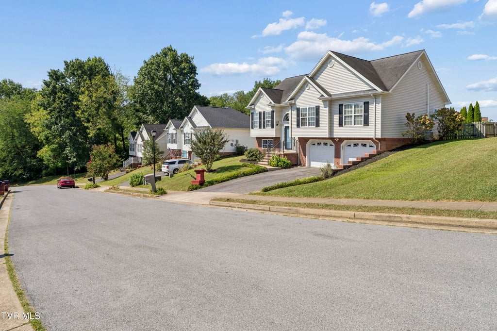 Photo of 17 Taylor Ridge Court, Johnson City, TN 37601 (MLS # 10000646)
