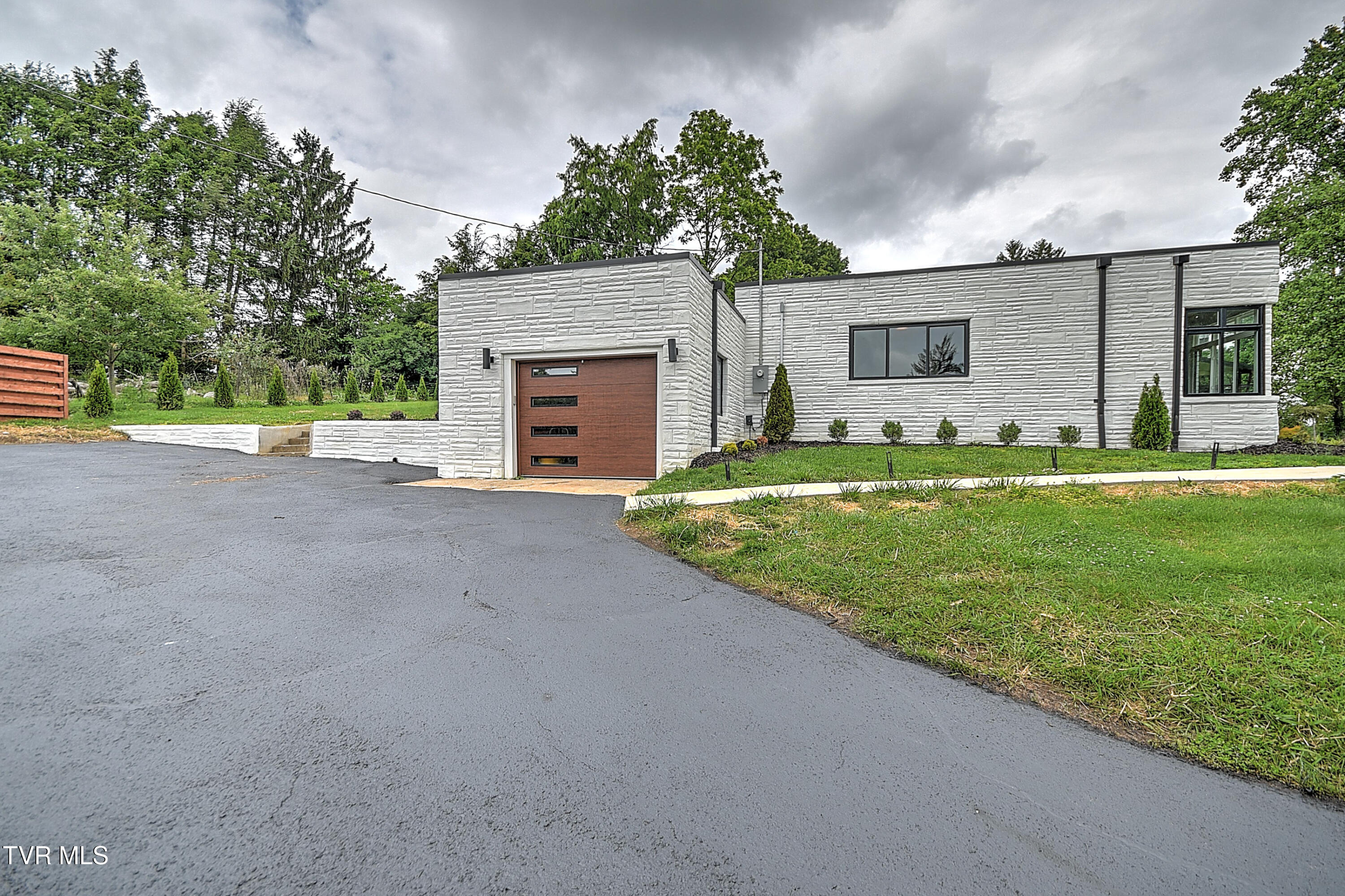 2146 Lee Highway, Bristol, Virginia image 3