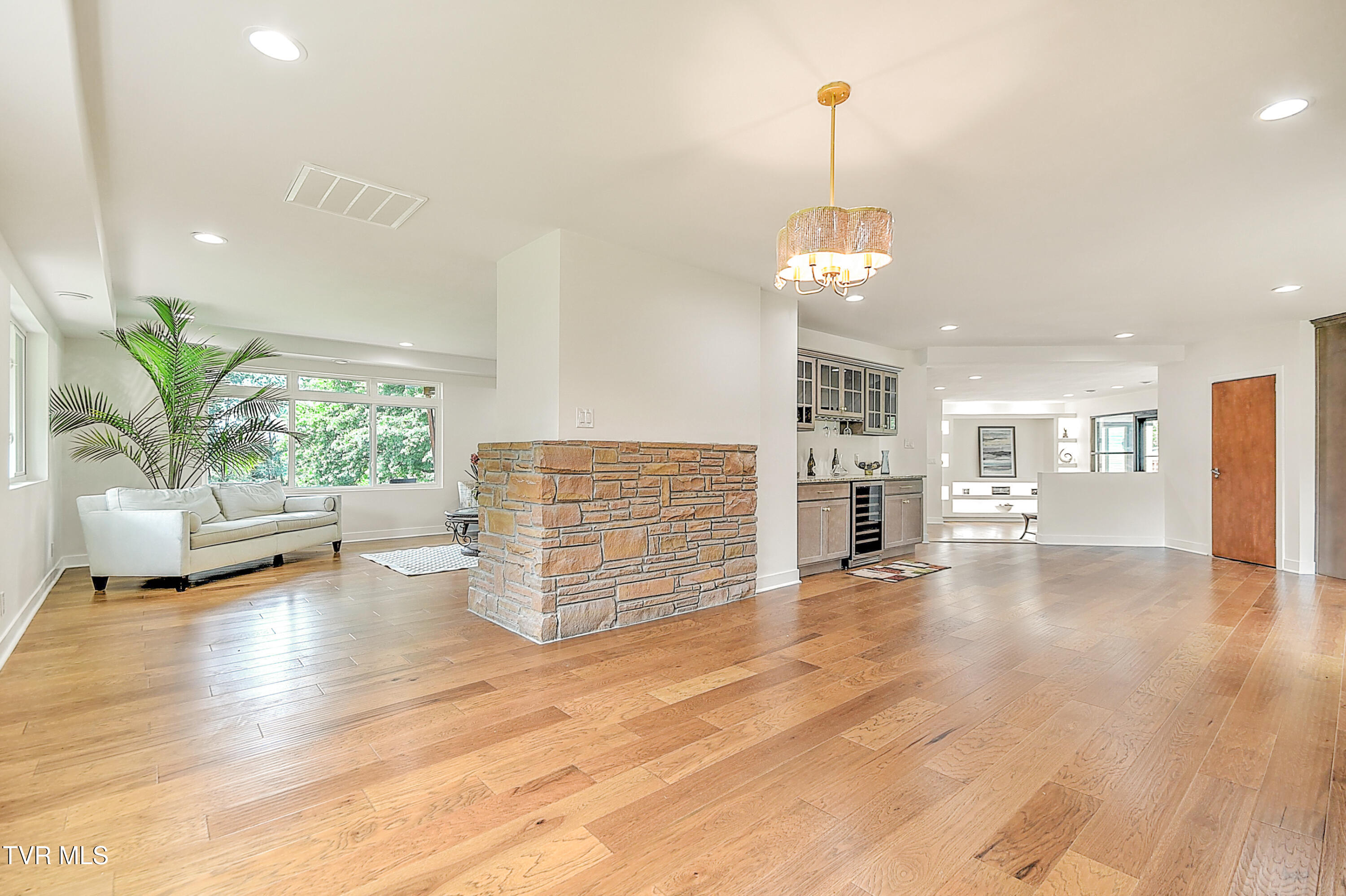 2146 Lee Highway, Bristol, Virginia image 17