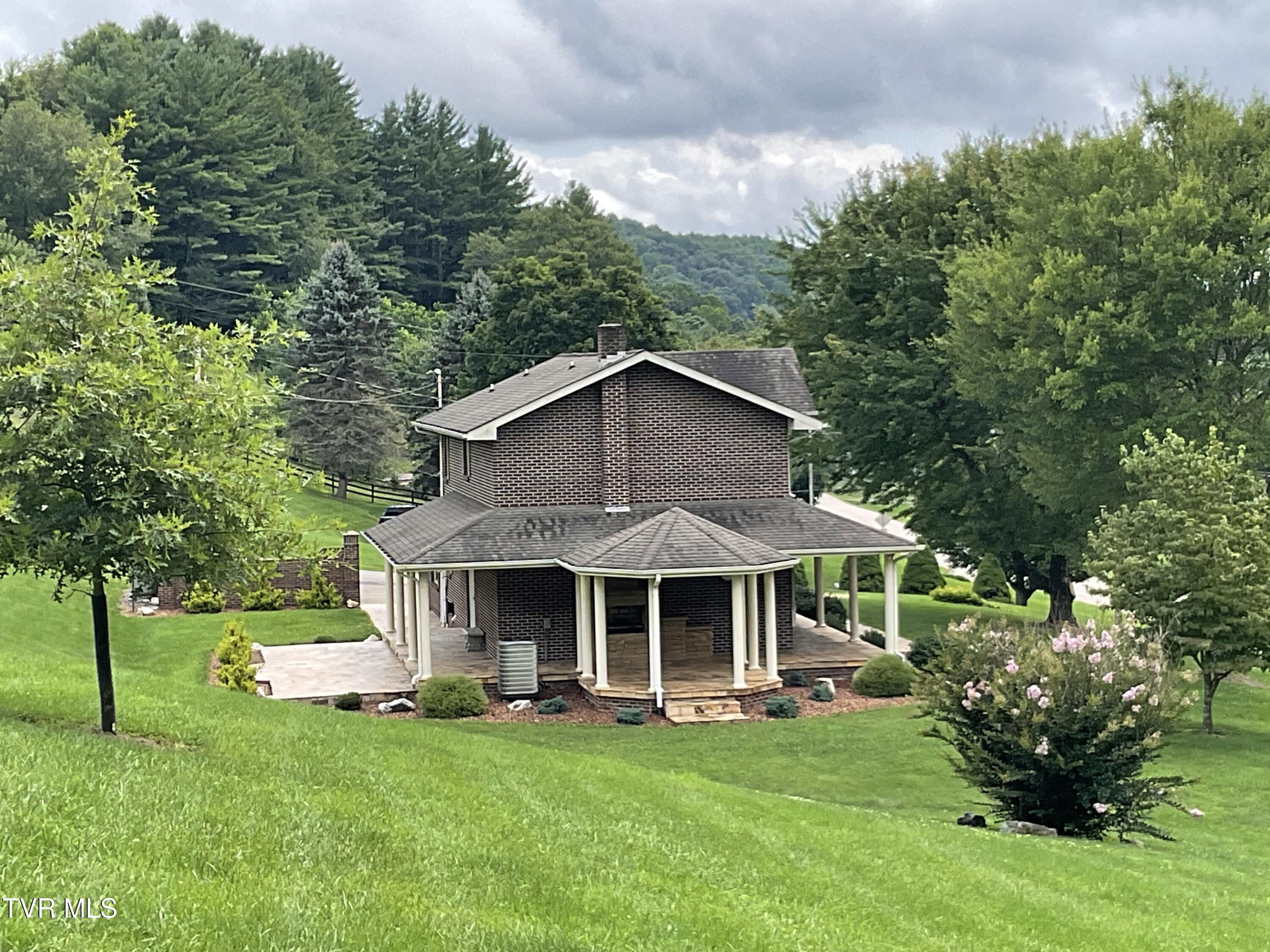 2520 Divide Road, Mountain City, Tennessee image 2