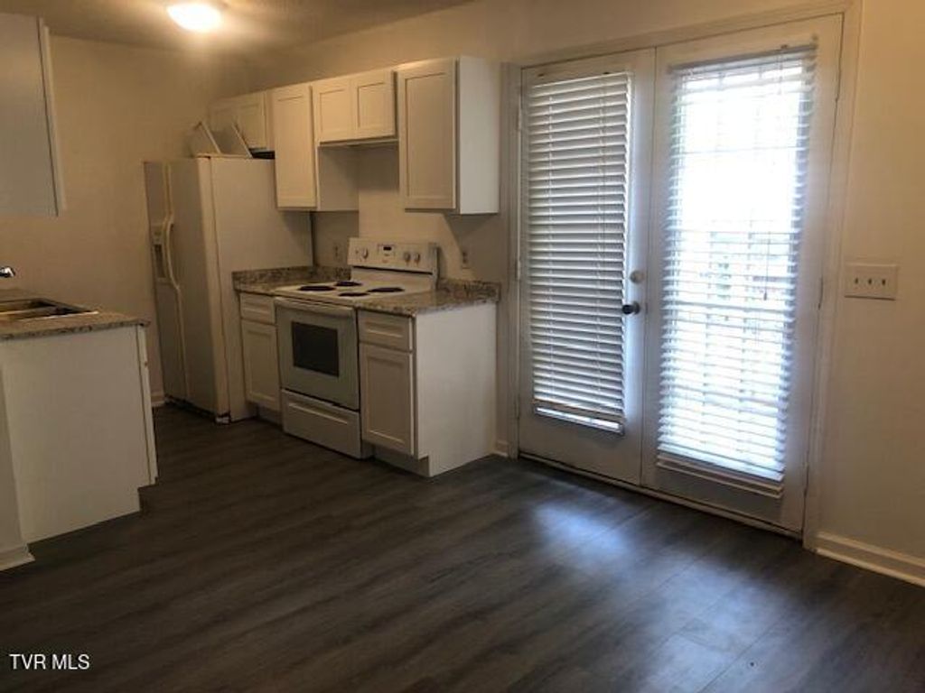 Photo of 1005 Milton Court #1005, Kingsport, TN 37664 (MLS # 9982231)