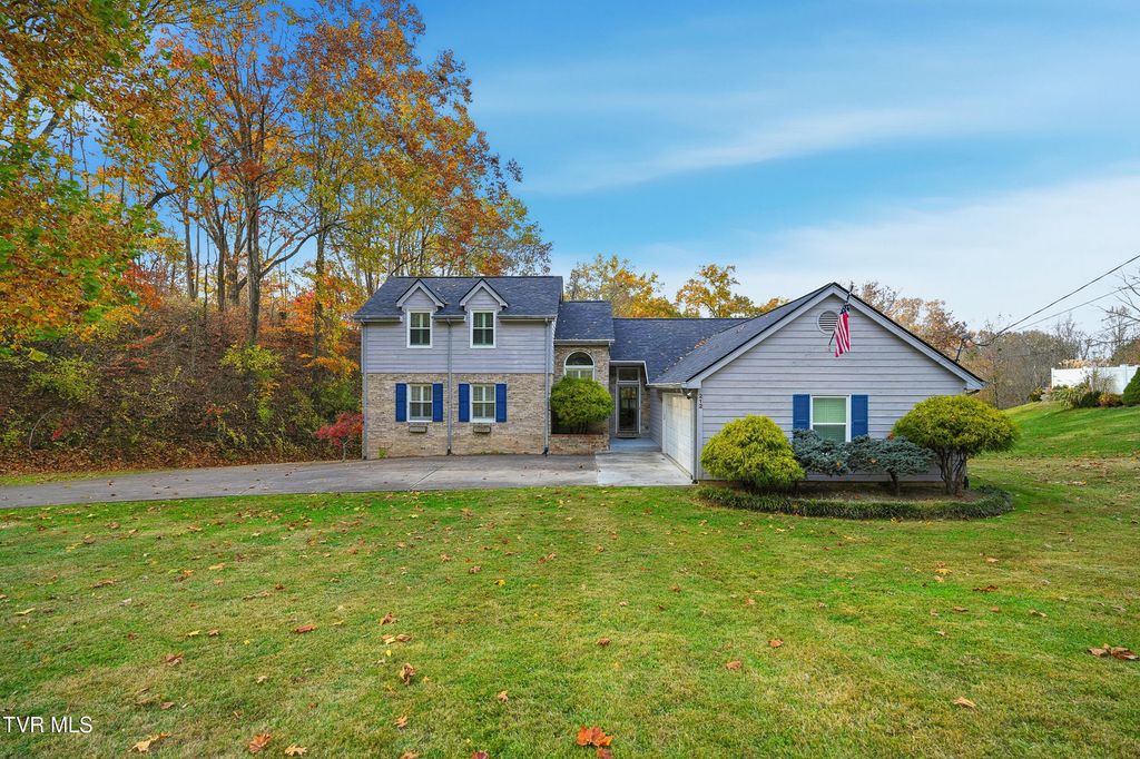 Photo of 212 Old Castle Road, Kingsport, TN 37660 (MLS # 9988206)