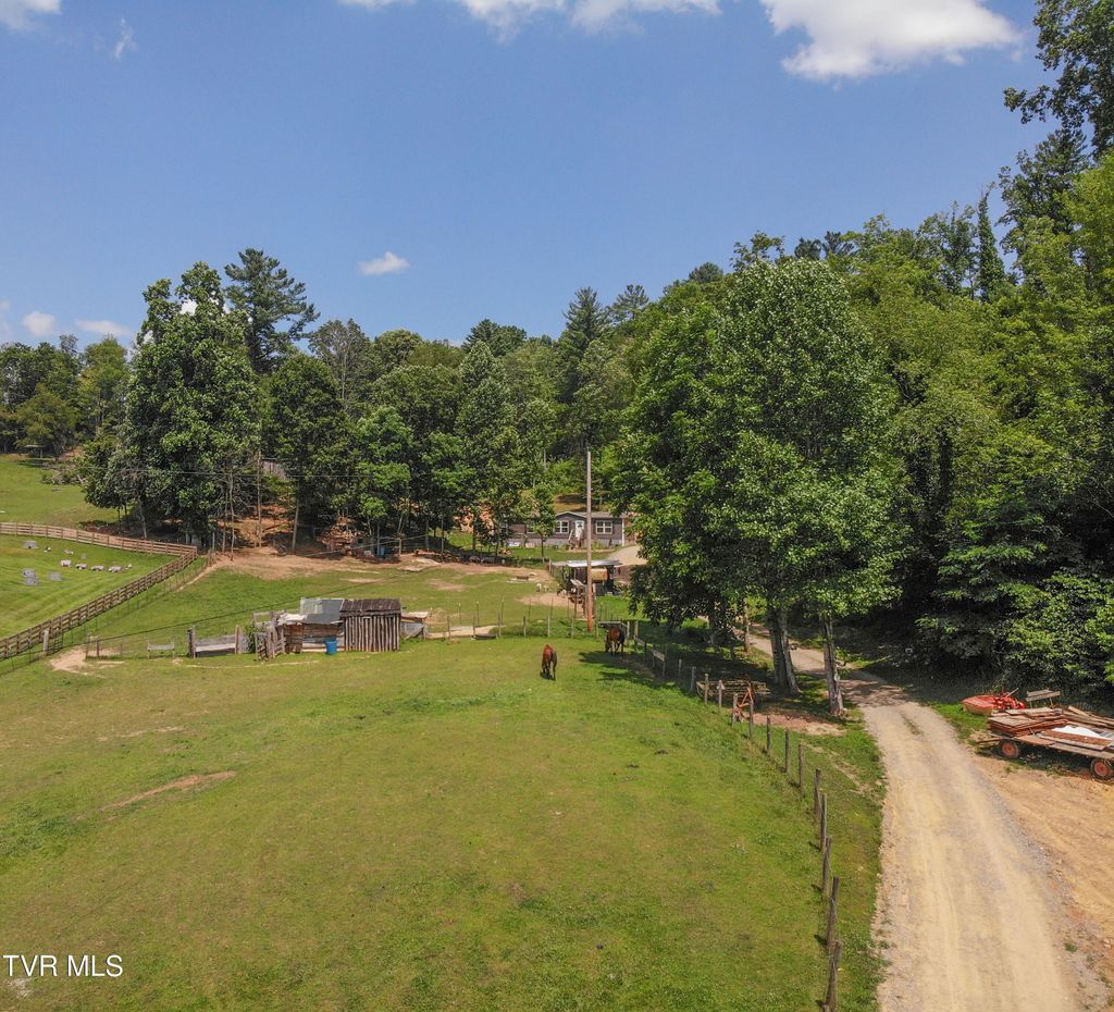 Photo of 22720 Twin Oaks Road, Abingdon, VA 24211 (MLS # 9982906)