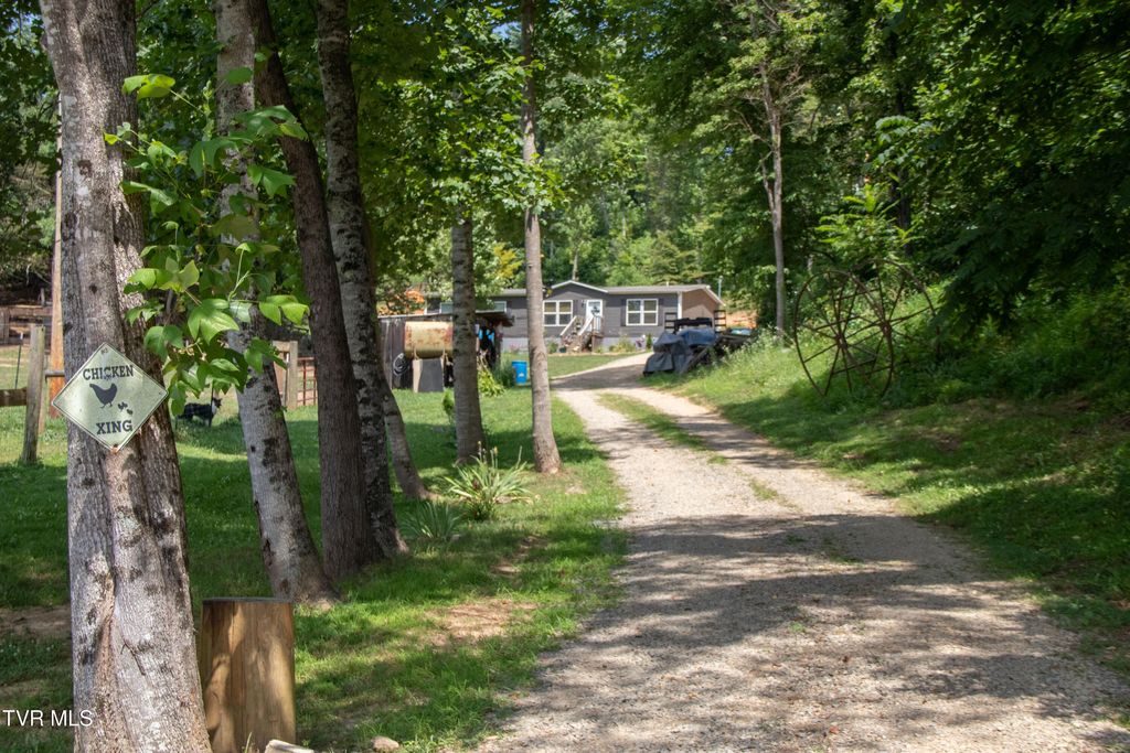 Photo of 22720 Twin Oaks Road, Abingdon, VA 24211 (MLS # 9982906)