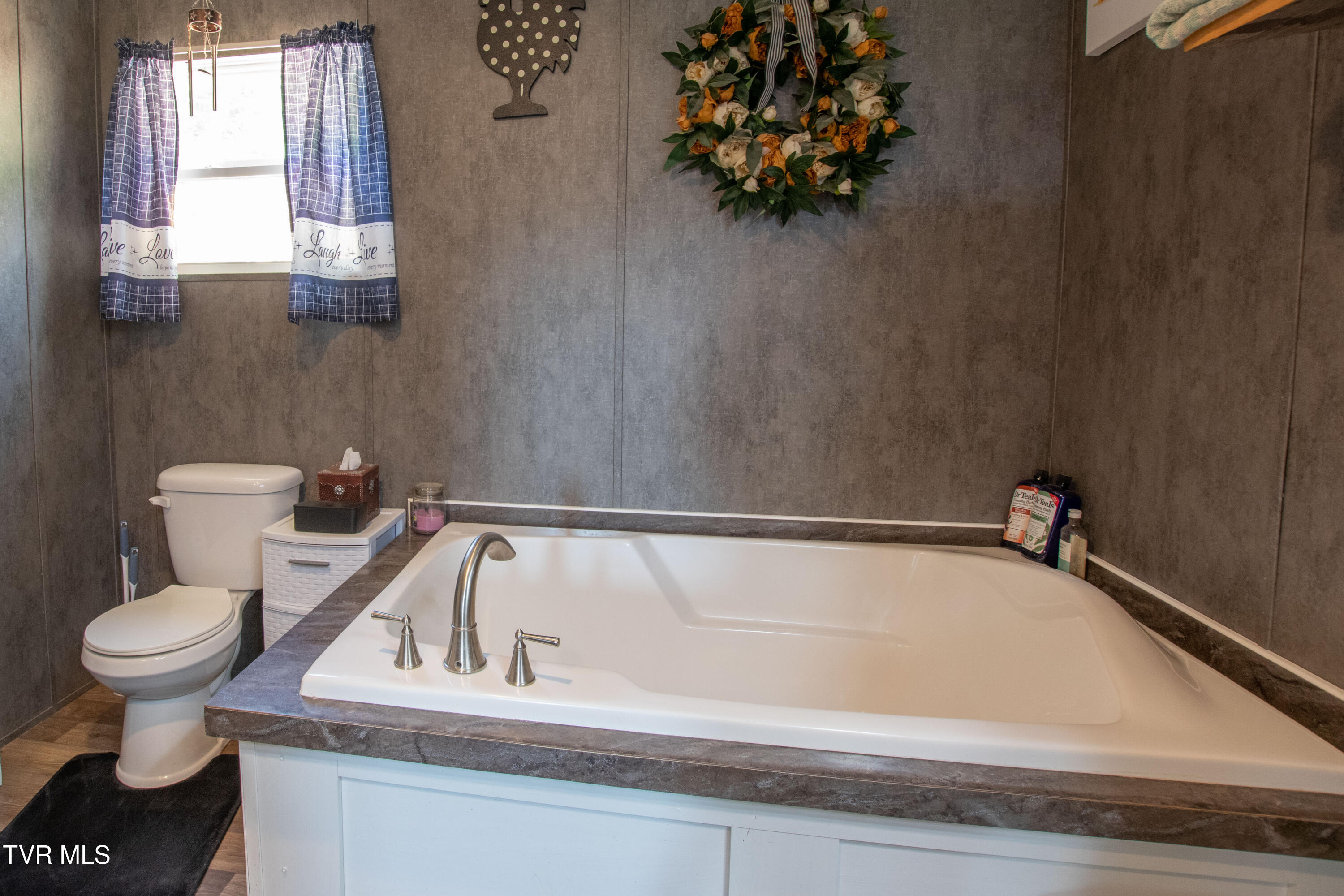 Abingdon, Virginia 24211, United States, 3 Bedrooms Bedrooms, ,2 BathroomsBathrooms,Residential,Active,168815