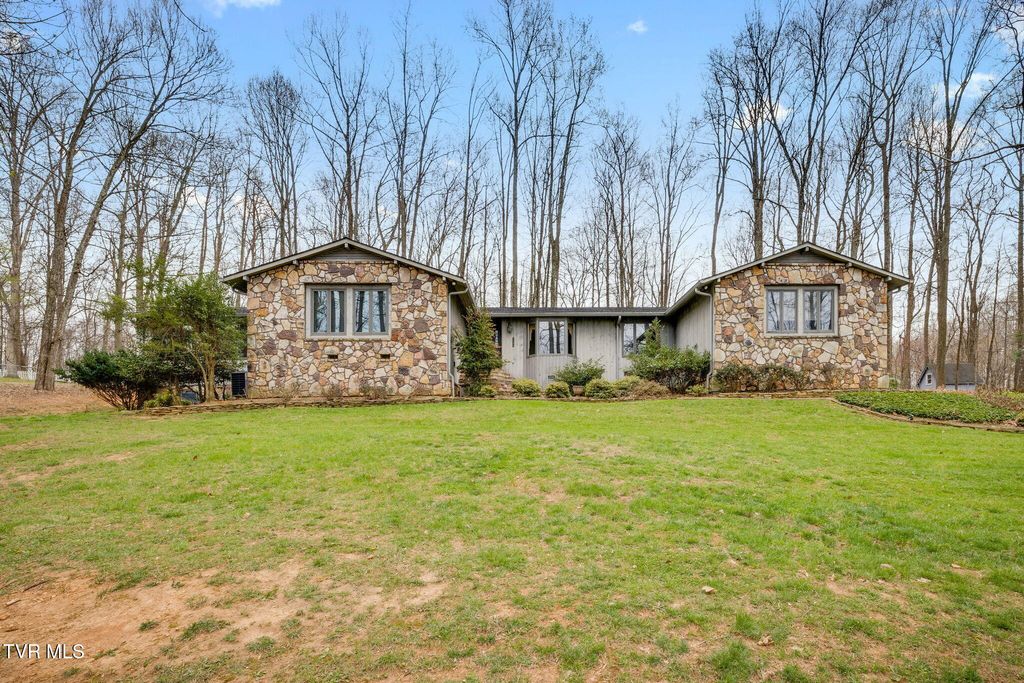 Photo of 5204 Foxfire Place, Kingsport, TN 37664 (MLS # 9993100)