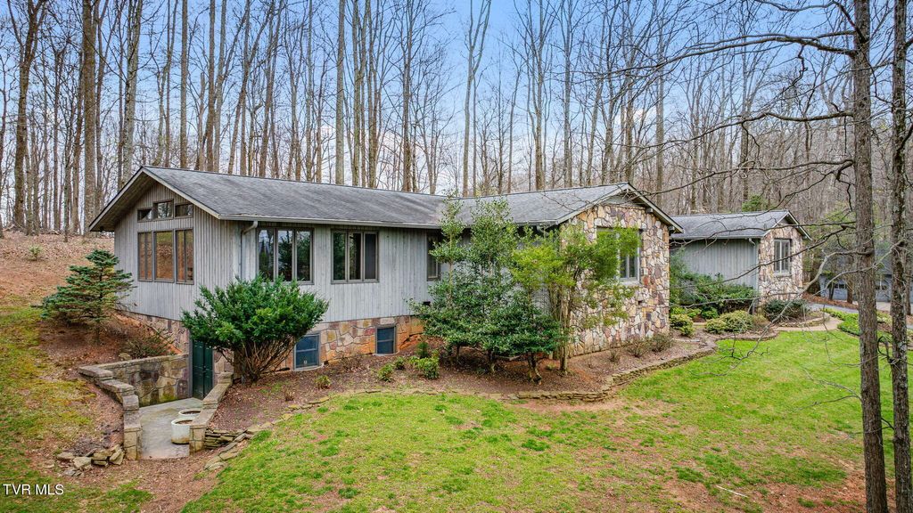 Photo of 5204 Foxfire Place, Kingsport, TN 37664 (MLS # 9993100)