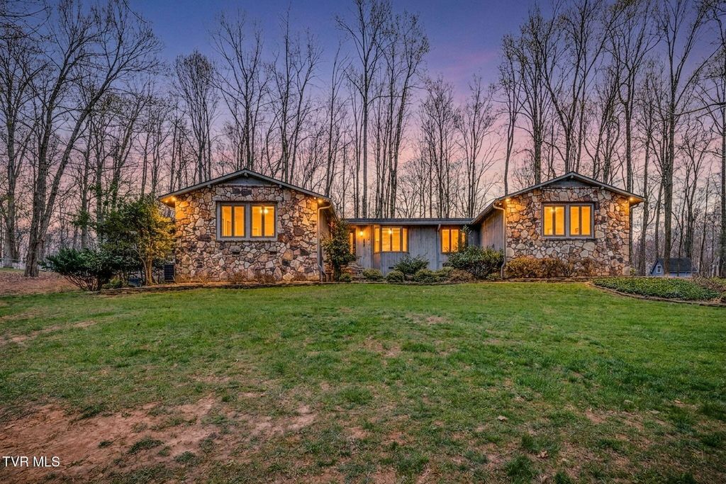 Photo of 5204 Foxfire Place, Kingsport, TN 37664 (MLS # 9993100)