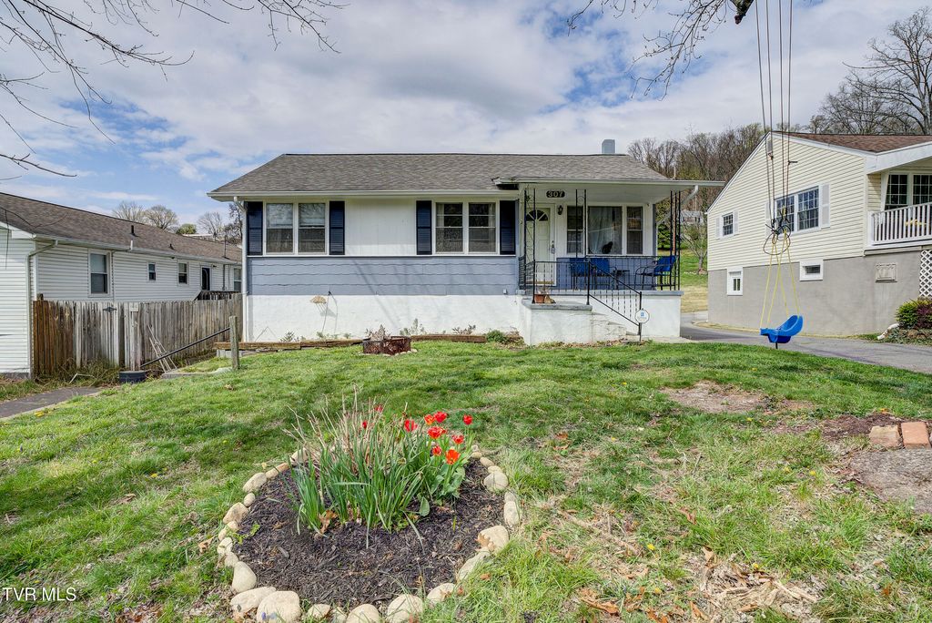 Photo of 307 Walker Street, Kingsport, TN 37665 (MLS # 9993202)