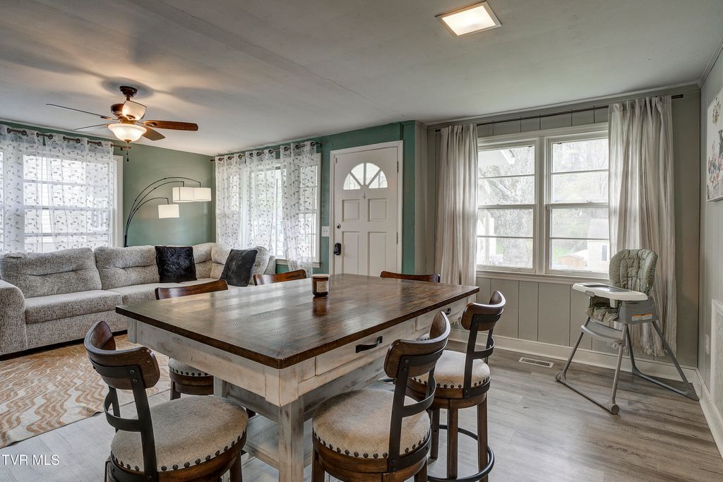 Photo of 307 Walker Street, Kingsport, TN 37665 (MLS # 9993202)