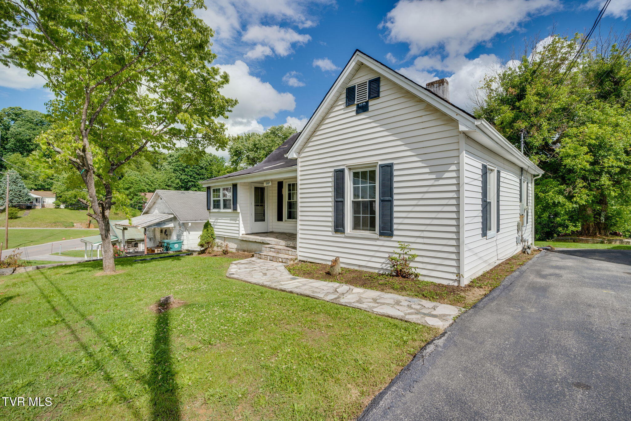 1507 Massachusetts Avenue, Bristol, Virginia image 3