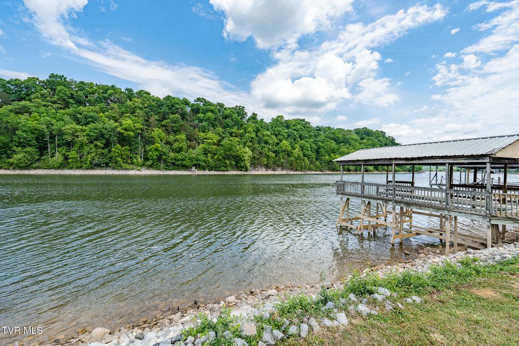 Photo of 248 Lakeview Drive, Bluff City, TN 37618 (MLS # 9995460)