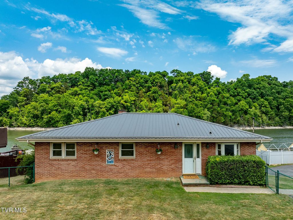 Photo of 248 Lakeview Drive, Bluff City, TN 37618 (MLS # 9995460)