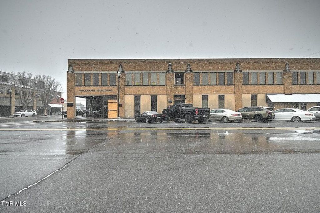 Photo of 245 New Street #201, Kingsport, TN 37660 (MLS # 9988261)