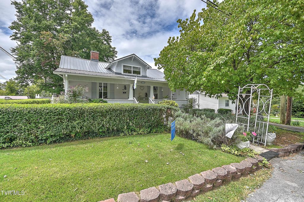 Photo of 1462 Georgia Avenue, Bristol, TN 37620 (MLS # 9990835)