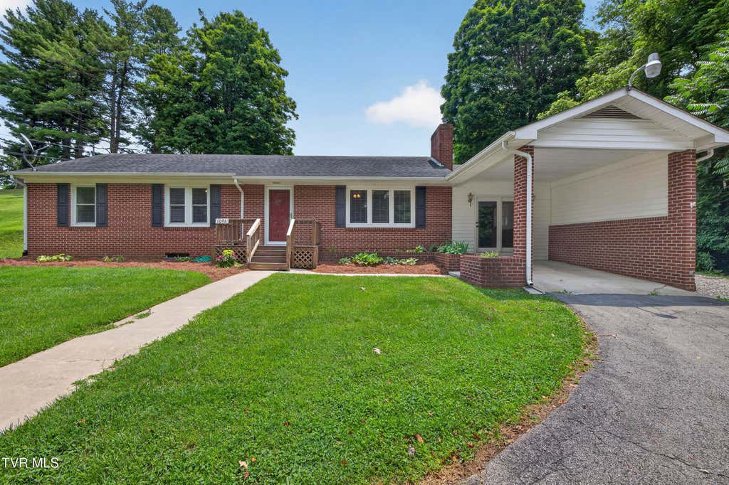 Photo of 1096 Greer Avenue Avenue, Marion, VA 24354 (MLS # 9999206)