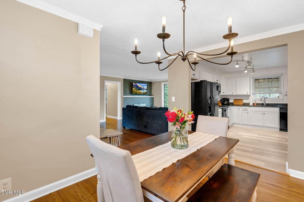 Photo of 700 Edgewood Drive, Johnson City, TN 37601 (MLS # 9988940)