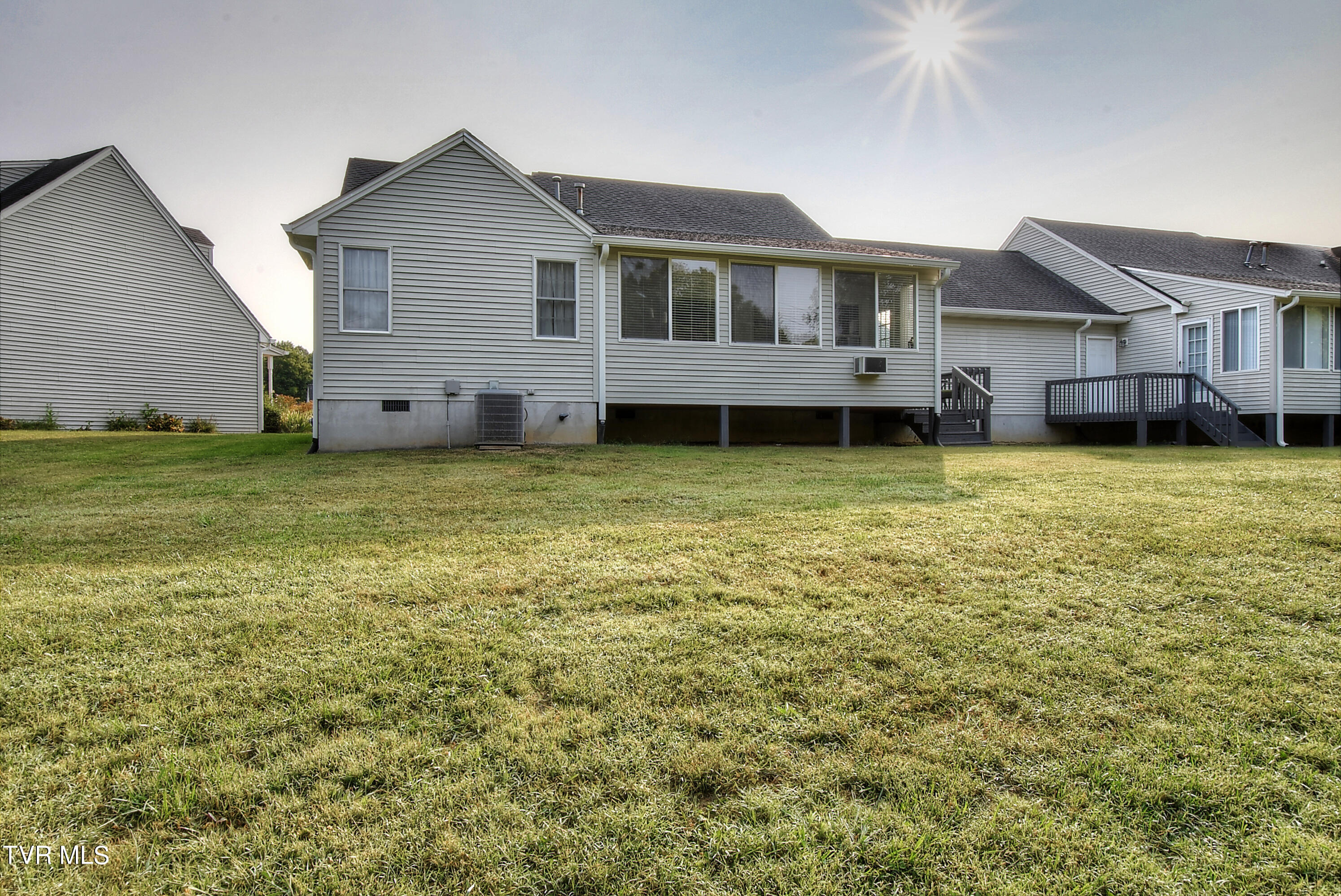 Johnson City, Tennessee 37601, United States, 2 Bedrooms Bedrooms, ,2 BathroomsBathrooms,Residential,Pending,44788