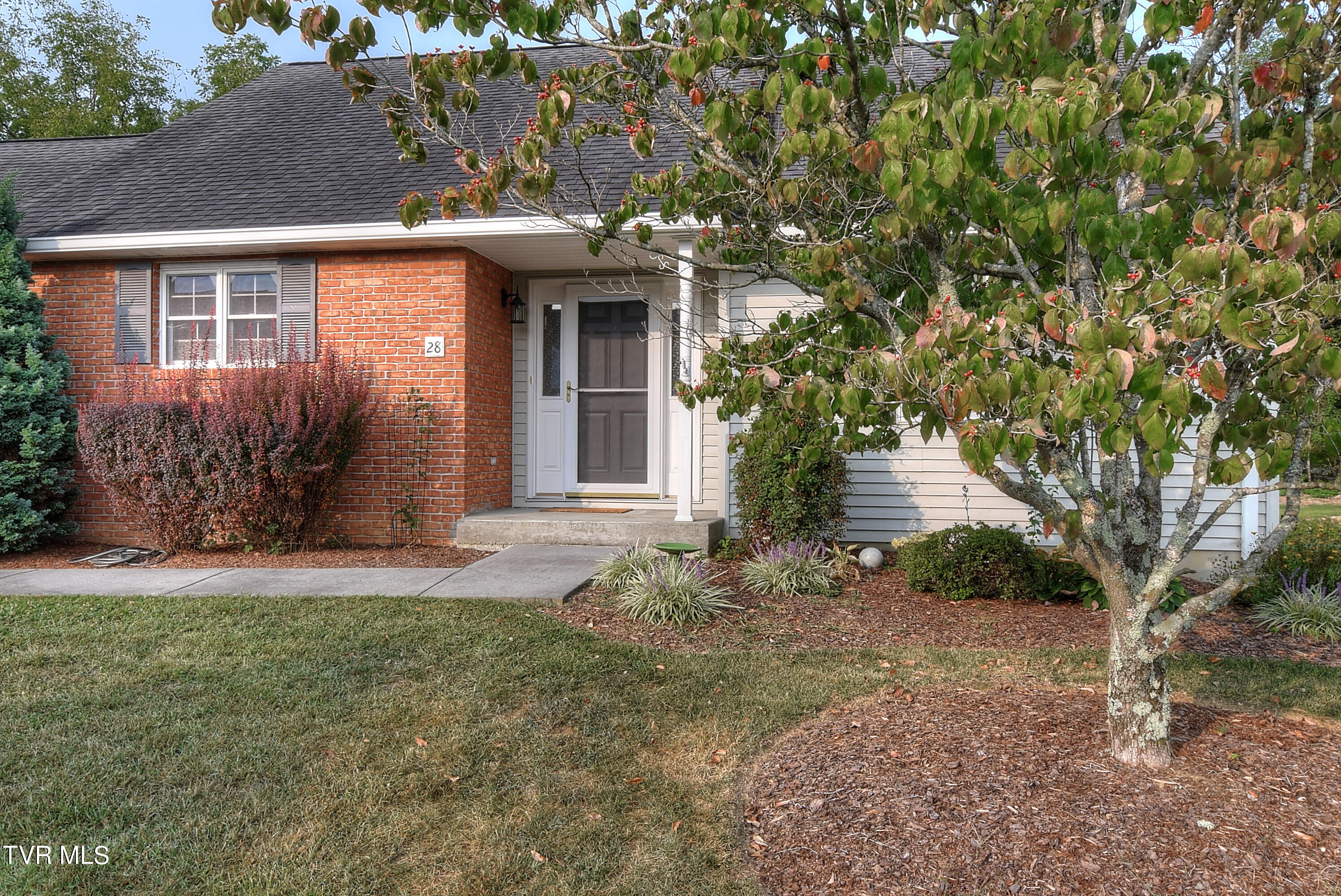 Johnson City, Tennessee 37601, United States, 2 Bedrooms Bedrooms, ,2 BathroomsBathrooms,Residential,Pending,44788