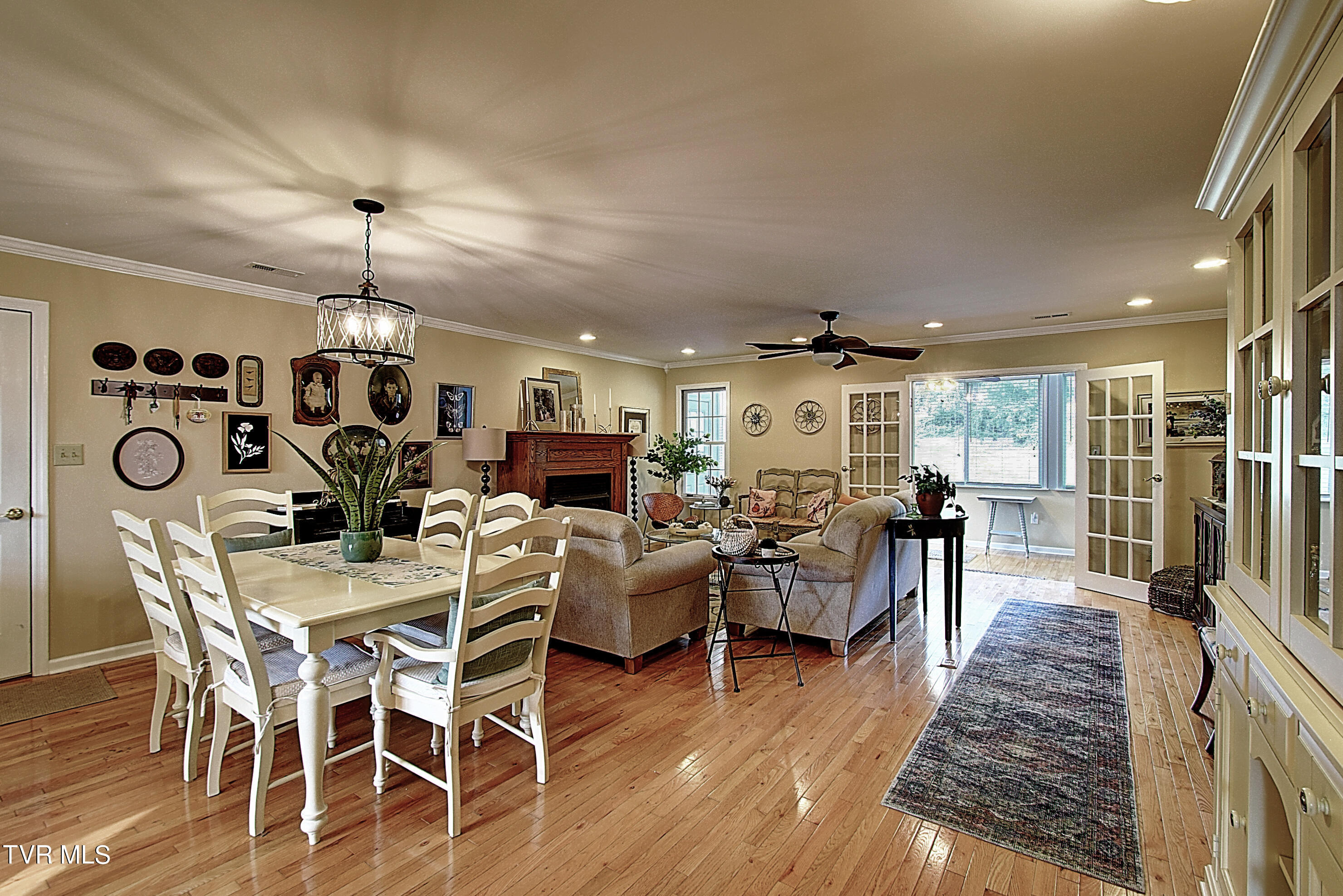 Johnson City, Tennessee 37601, United States, 2 Bedrooms Bedrooms, ,2 BathroomsBathrooms,Residential,Pending,44788