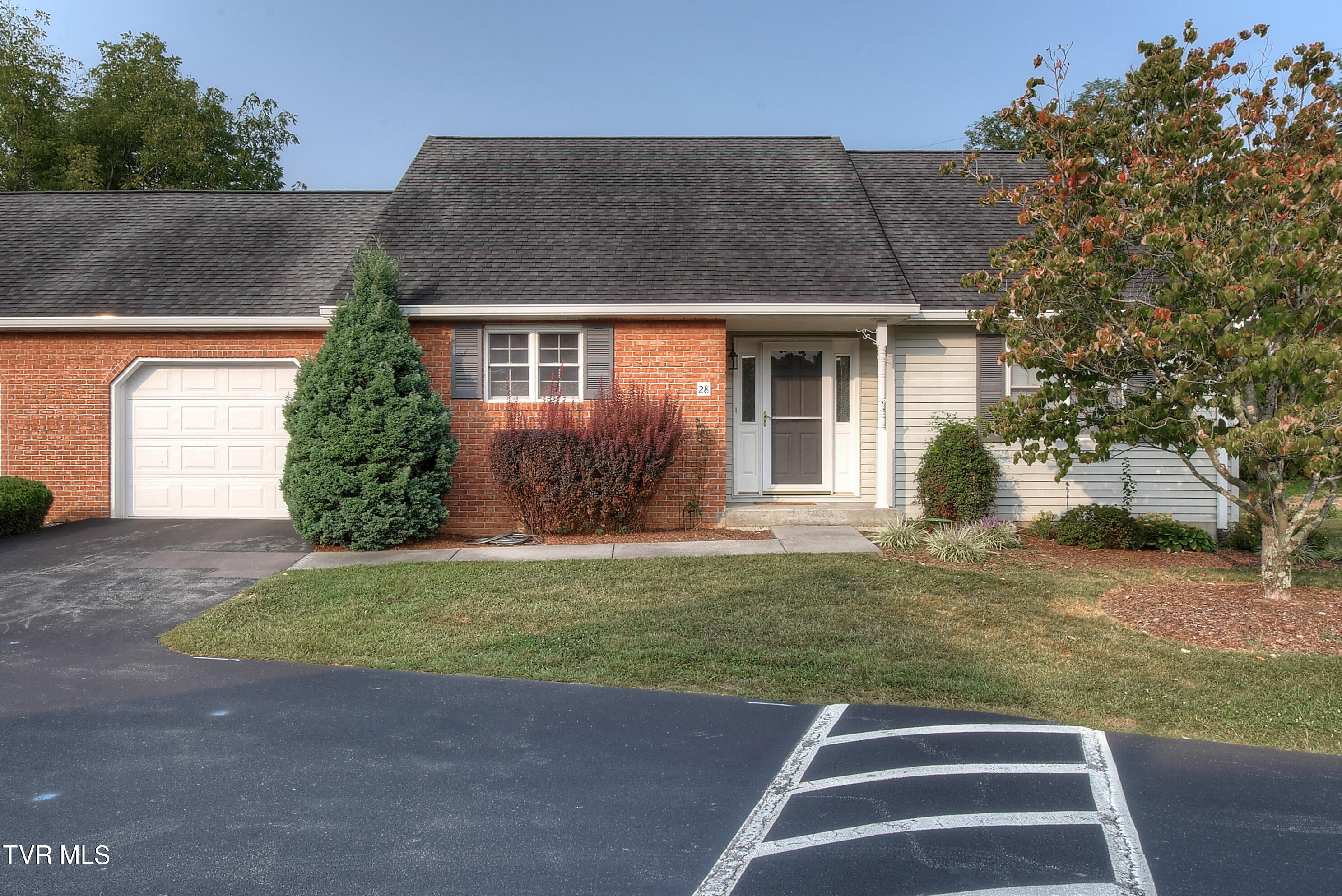 Johnson City, Tennessee 37601, United States, 2 Bedrooms Bedrooms, ,2 BathroomsBathrooms,Residential,Pending,44788